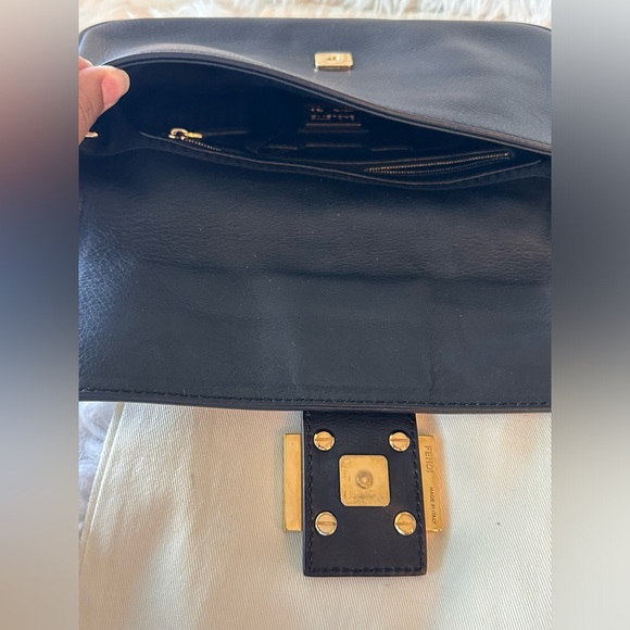 Fendi BAGUETTE LEATHER HANDBAG - Picture 9 of 16